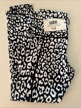 ZYIA Black and White Leopard Print High-Rise Leggings